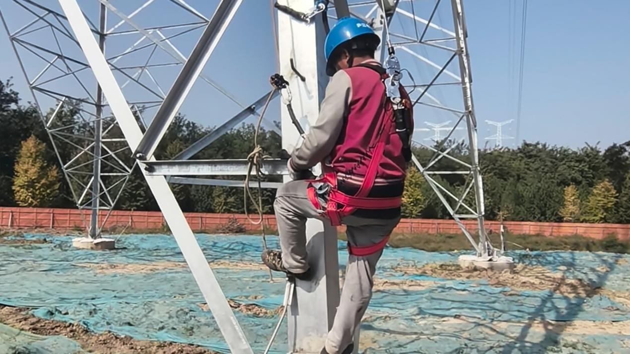 電網爬塔3.jpg